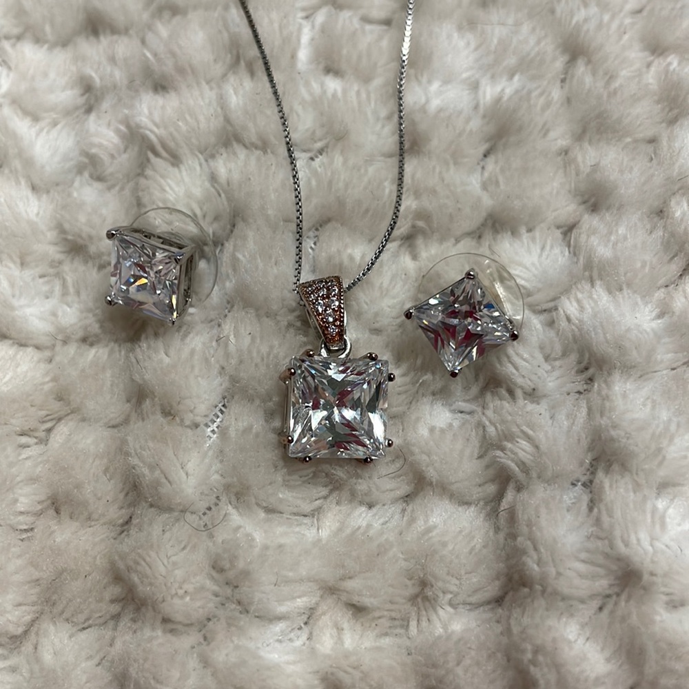 New necklace earrings set